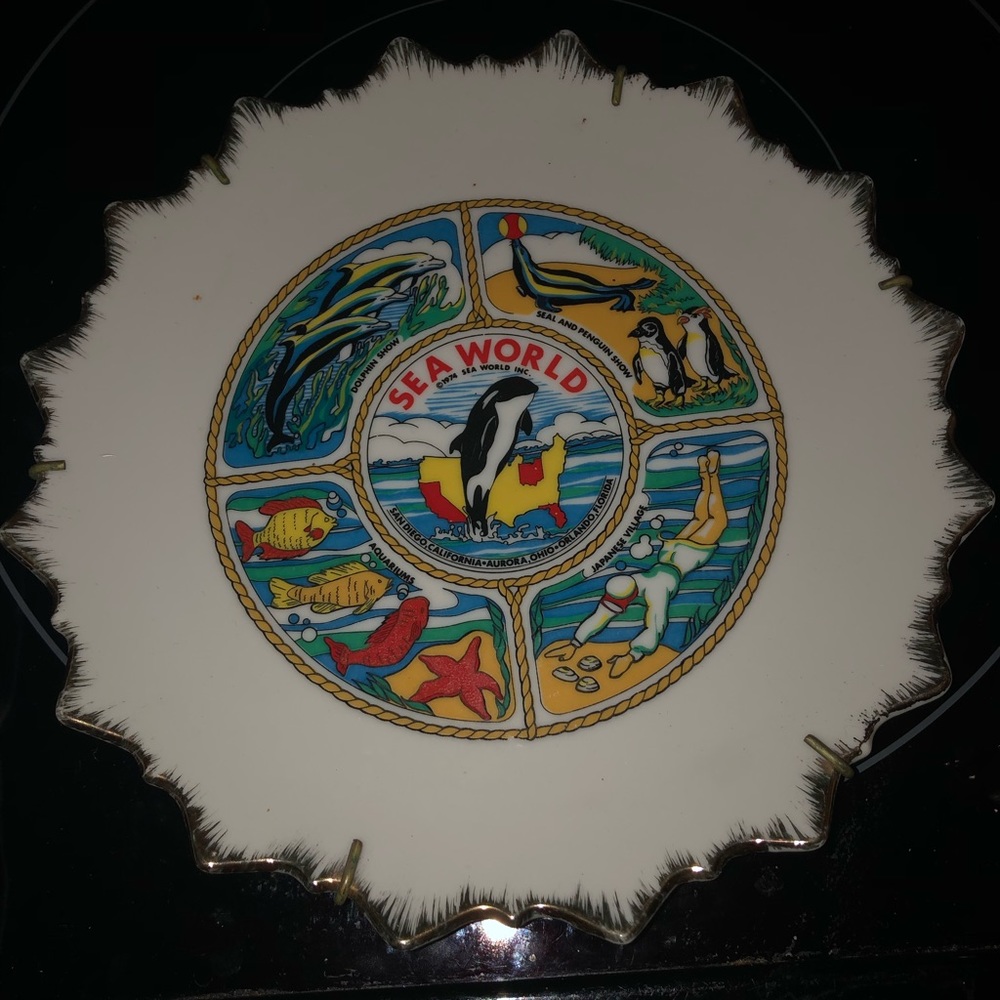 Vintage Sea World Plate Souvenir- 456 $30 or $25 w/offer